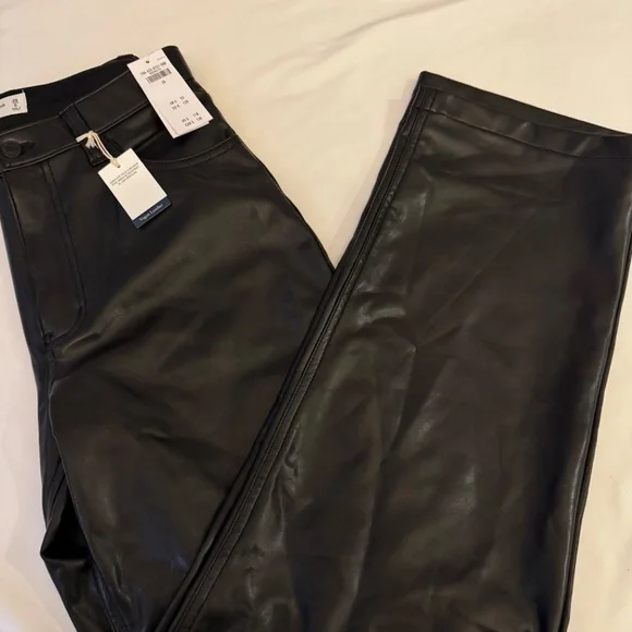 Abercrombie & Fitch Ultra High Rise Black Faux Leather - Picture 4 of 5
